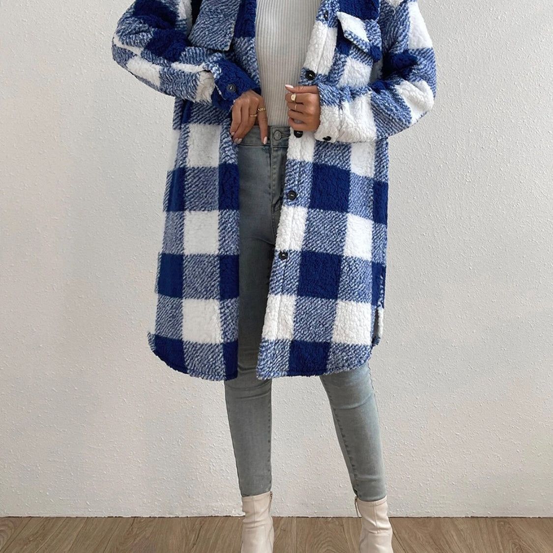 Women's plaid jacket with plush collar and buttons