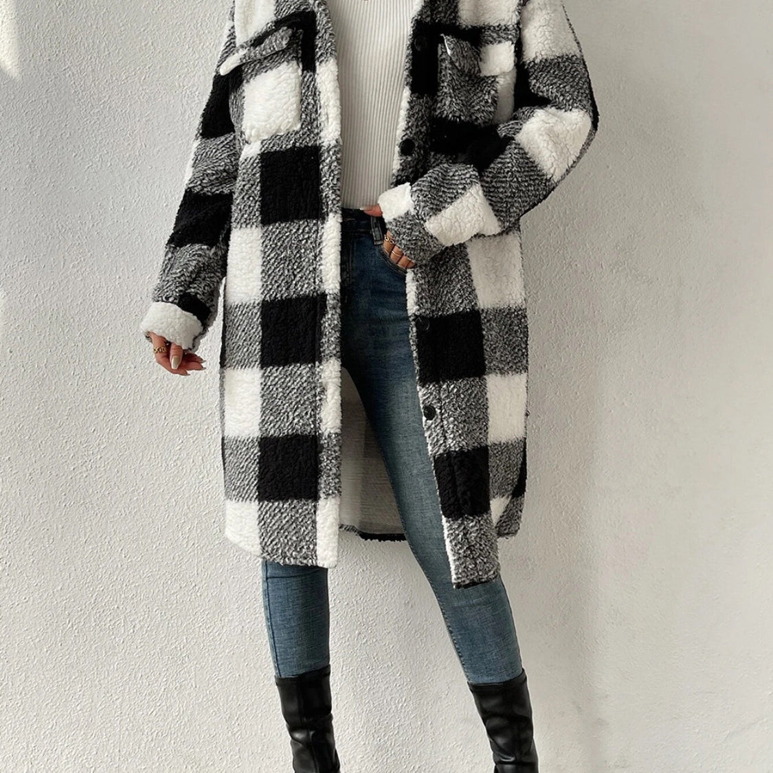 Women's plaid jacket with plush collar and buttons