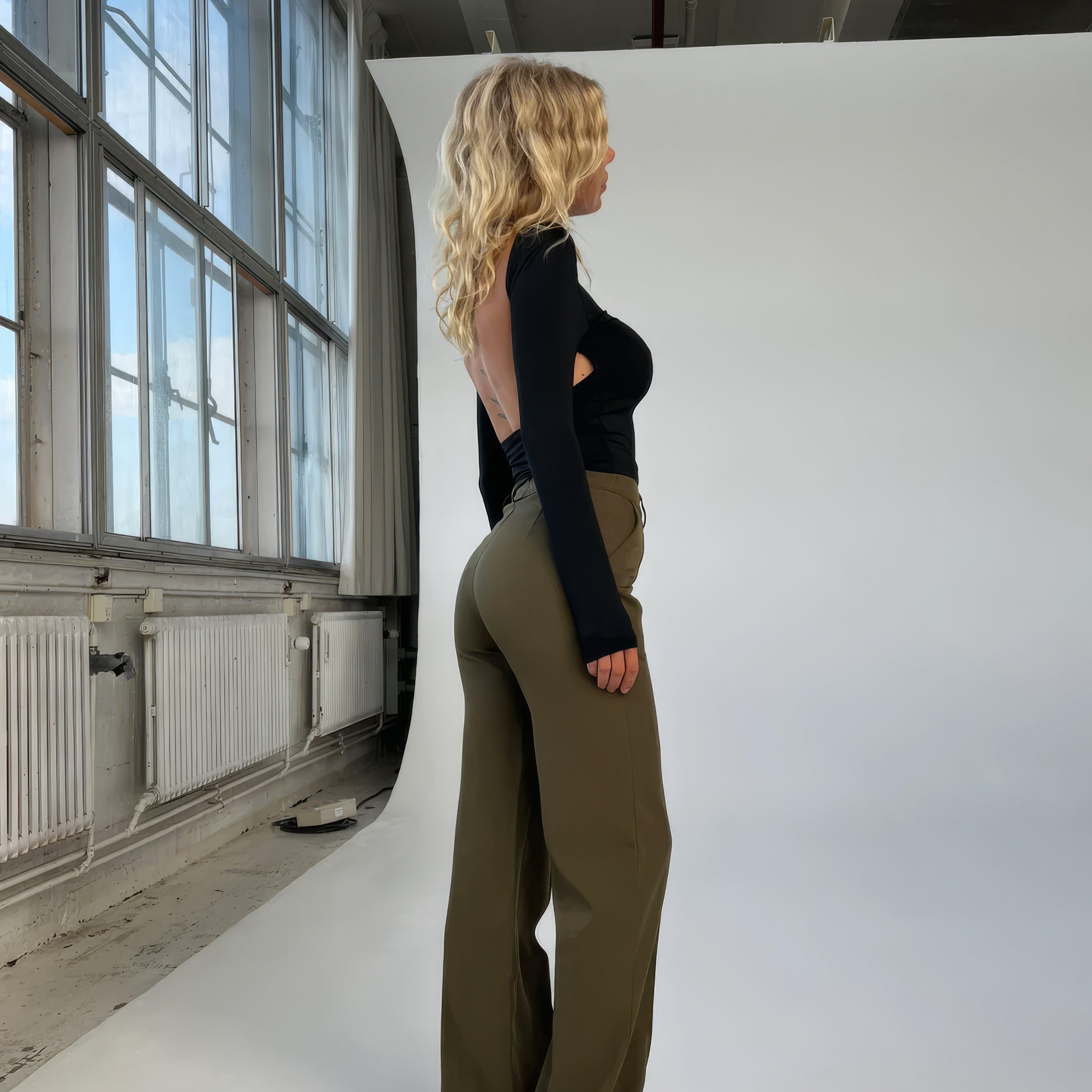 Women's High-Waisted Wide-Leg Trousers - Tailored Fit - Full Length - Elegant & Versatile