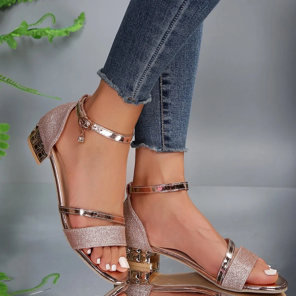 Women’s Open-Toe Sandals – Ankle Strap – Block Heel – Supportive Fit – Elegant Design