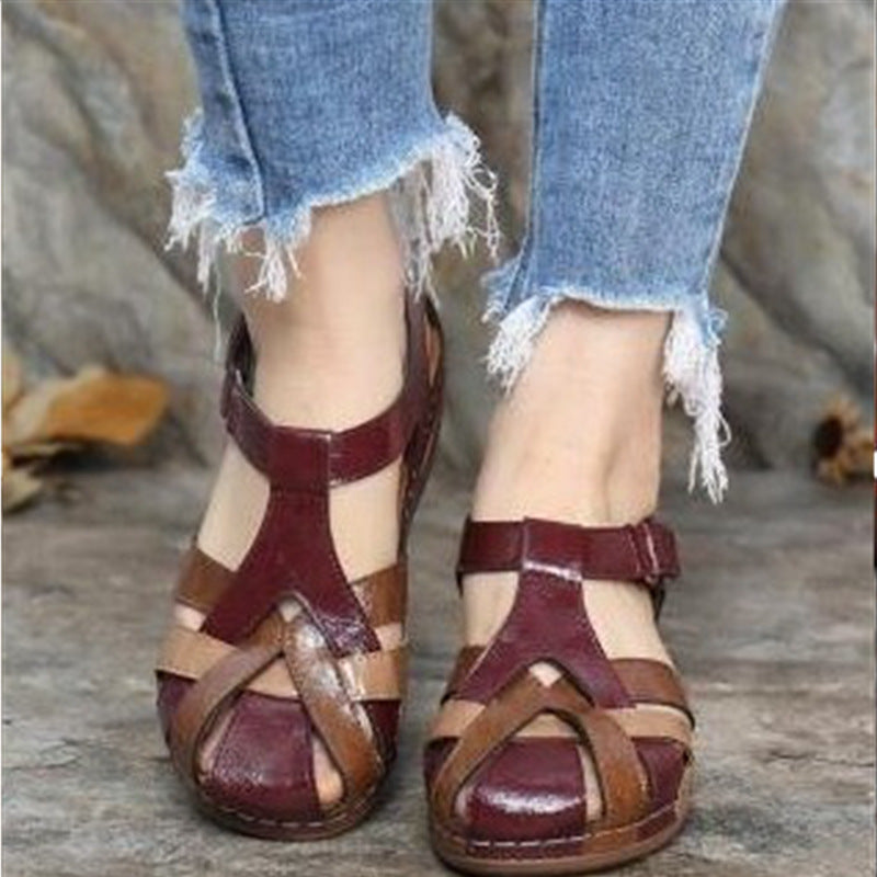 Women’s Sandals – Low Wedge Heel – Crisscross Strap – Cut-Out Detail – Open Toe