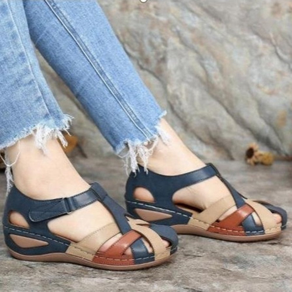 Women’s Sandals – Low Wedge Heel – Crisscross Strap – Cut-Out Detail – Open Toe