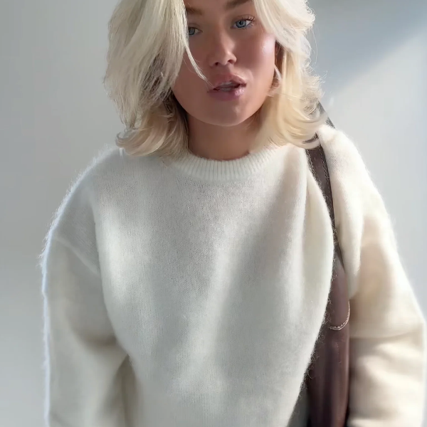 Women’s Pullover Sweater – Mohair Blend – Oversized Fit – Long Sleeve – Round Neck
