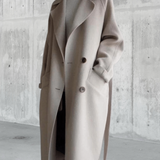 Women's oversized women's coat with belt and narrow collar