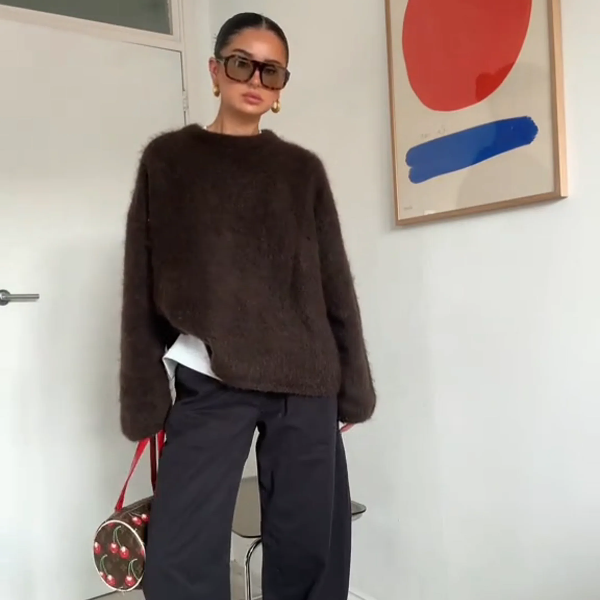 Women’s Pullover Sweater – Mohair Blend – Oversized Fit – Long Sleeve – Round Neck